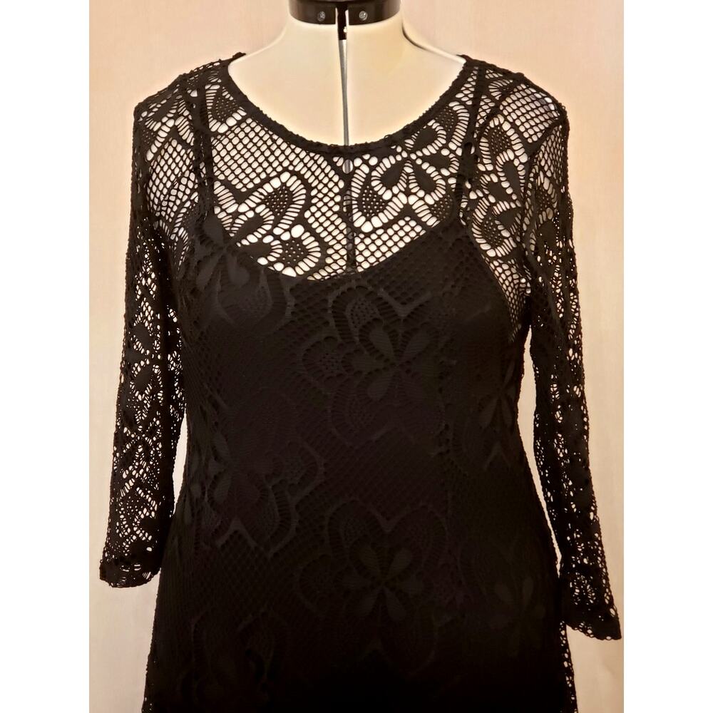 The Paragon Black Lace Two‑Piece Dress Set - Picture 4 of 9